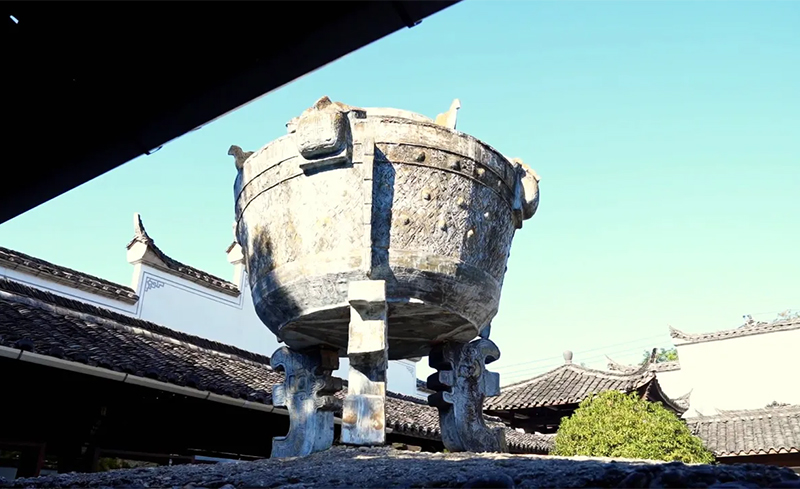 龍泉顏色如霜雪，良工咨嗟嘆奇絕【龍泉寶劍廠】